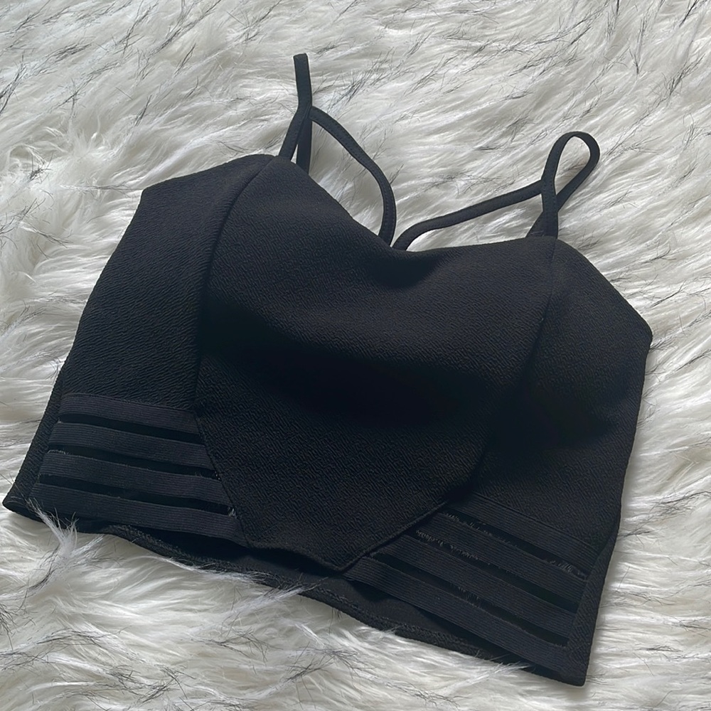 ✨Black Crop Top✨